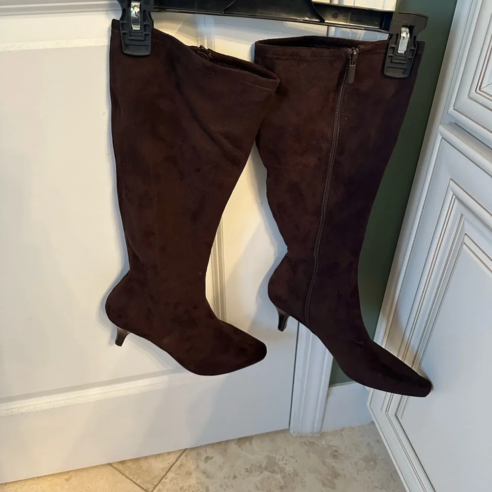 Impo Chocolate Heeled Boots Stretch - Picture 3 of 4